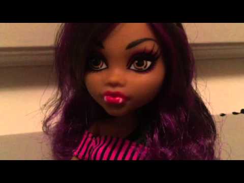 Doll Review for Gloom Beach Clawdeen Wolf