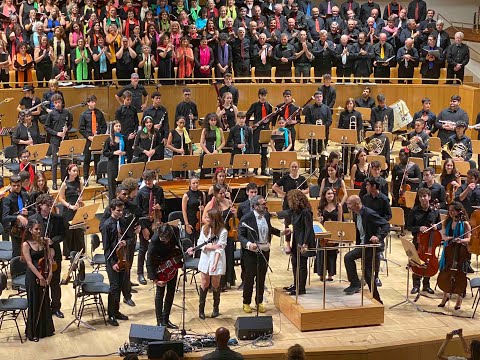 Tenía tanto que darte. Nena Daconte junto con el Coro Voz del Paciente y la Orquesta Sinfónica OJEM
