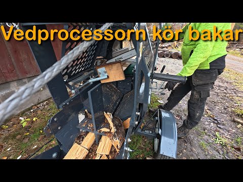 Vedprocessorn kör bakar från sågverket (Kör bakar i S-Con 12)