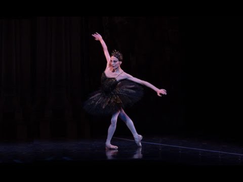 Swan Lake | 32 Fouettés with Principal Dancer Viktorina Kapitonova