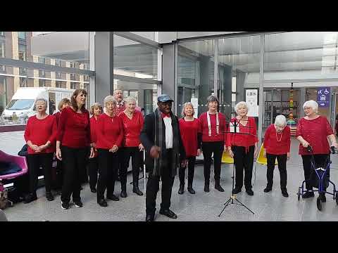 Music @ The Royal London Hospital - Festive cheer from sharp-dressing Choir - The Carefree Singers
