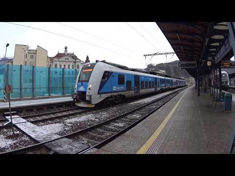 příjezd esa  směr do děčína a osobní vlak směr na teplice