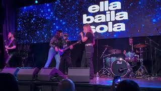 Ella Baila Sola - Y Quisiera | Live Santiago 2024