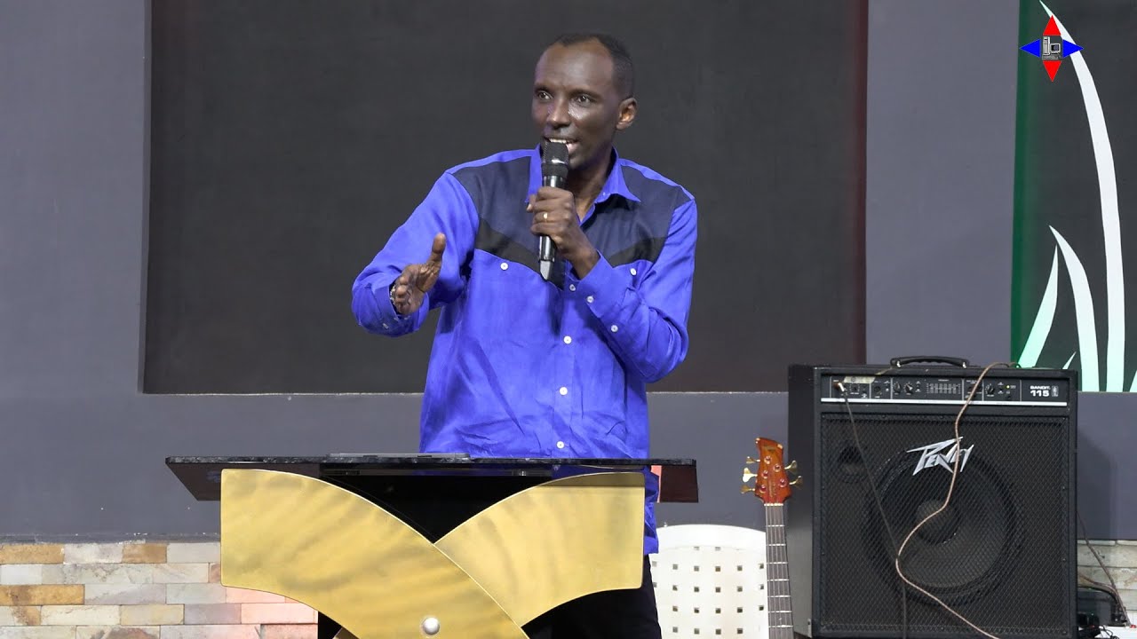 LES HUIT VEILLES DE LA PRIERE by Chris NDIKUMANA