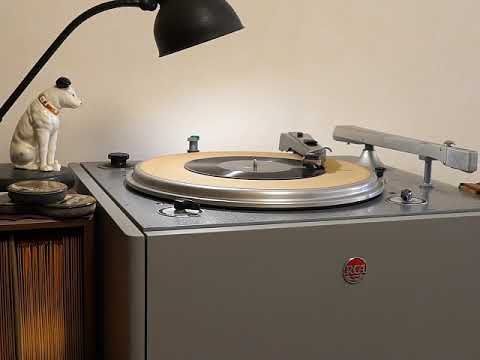 Walking The Dog / Hoagy Carmichael and his Collegians