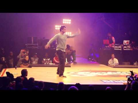 Funkin' Stylez World Finals 2012 - Berlin - Popping Battle - Nelson (France) Vs Boo (Berlin)