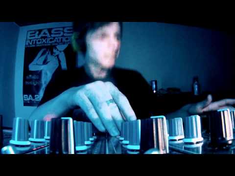 MINOS (BassIntoxication) mixing live for AustrianDubstep - video by D.STEINDL