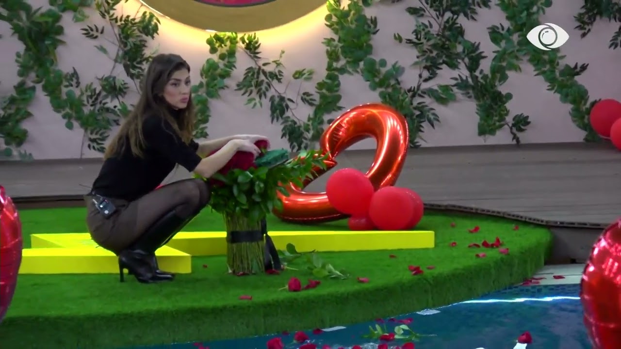 Loredana gris letrën e shkruar nga Jozi dhe e hedh në pishinë