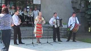 preview picture of video 'Изпълнение на певица от Мърчаево'