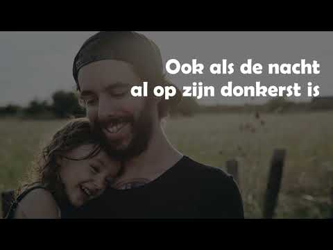 Opwekking met tekst 823 Hij laat ons niet vallen (versie 2)