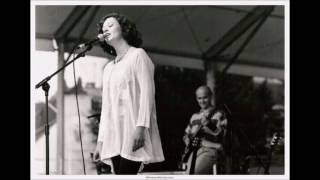 Eithne Ní Uallacháin'  - Táim Cortha ó Bheith im'Aonar i Mo Luí