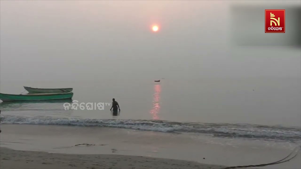 Watch : Tamil Nadu | Visuals of the last sunrise of the year 2025 from Thoothukudi beach