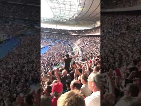 England fans singing "Don't Look Back In Anger", ahead of kick off tonight. 👏