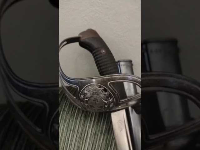Vídeo relacionado con Denix Abrecartas Sable Briquet de la época napoleónica, Fabricado en Metal de 28 cm con Funda Arma Decorativa sin Filo