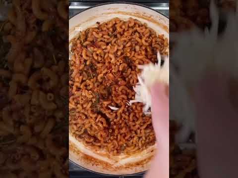 VIRAL ONE POT FRENCH ONION PASTAfor cozy season!