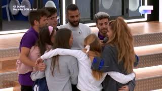 Cantando  Te Quiero para animar a Roi