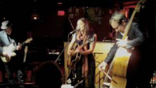 &quot;In The Creases&quot; by Amber Rubarth at the Lizard Lounge 2/12/09