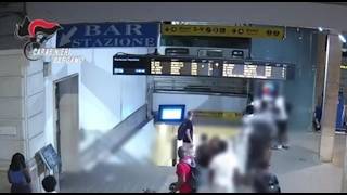 Video sorveglianza stazione di Treviglio: il momento prima dell’accoltellamento