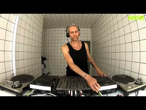 Andre Crom / June 23 / 4pm-5pm