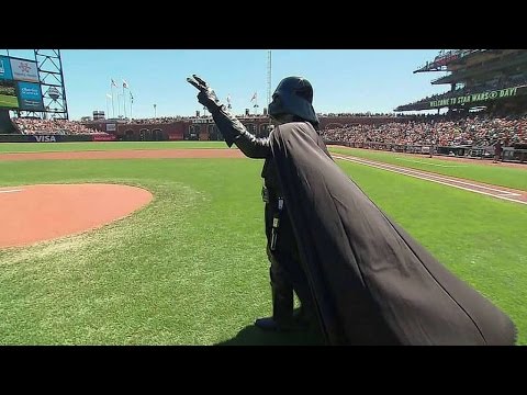 MIL@SF: Darth Vader throws out ceremonial first pitch