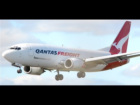 *CLASSIC* Qantas 737-376(SF) Landing Melbourne Airport - [VH-XMB]