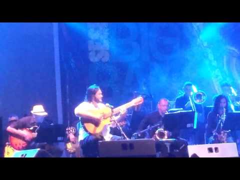 Yamandu Costa com a Sesi Big Band