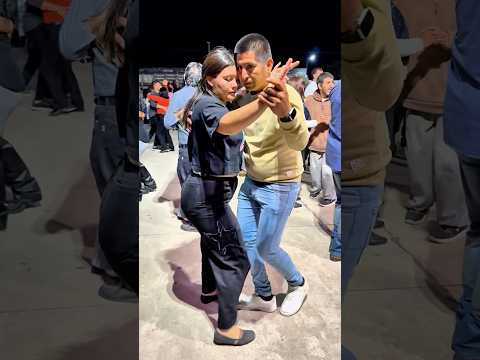 Bailan bonito en la pista del #clubunion #generalpinedo #chaco