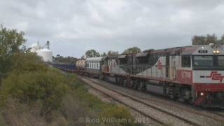 preview picture of video 'Empty ore train through Crystal Brook : Australian trains and railroads'