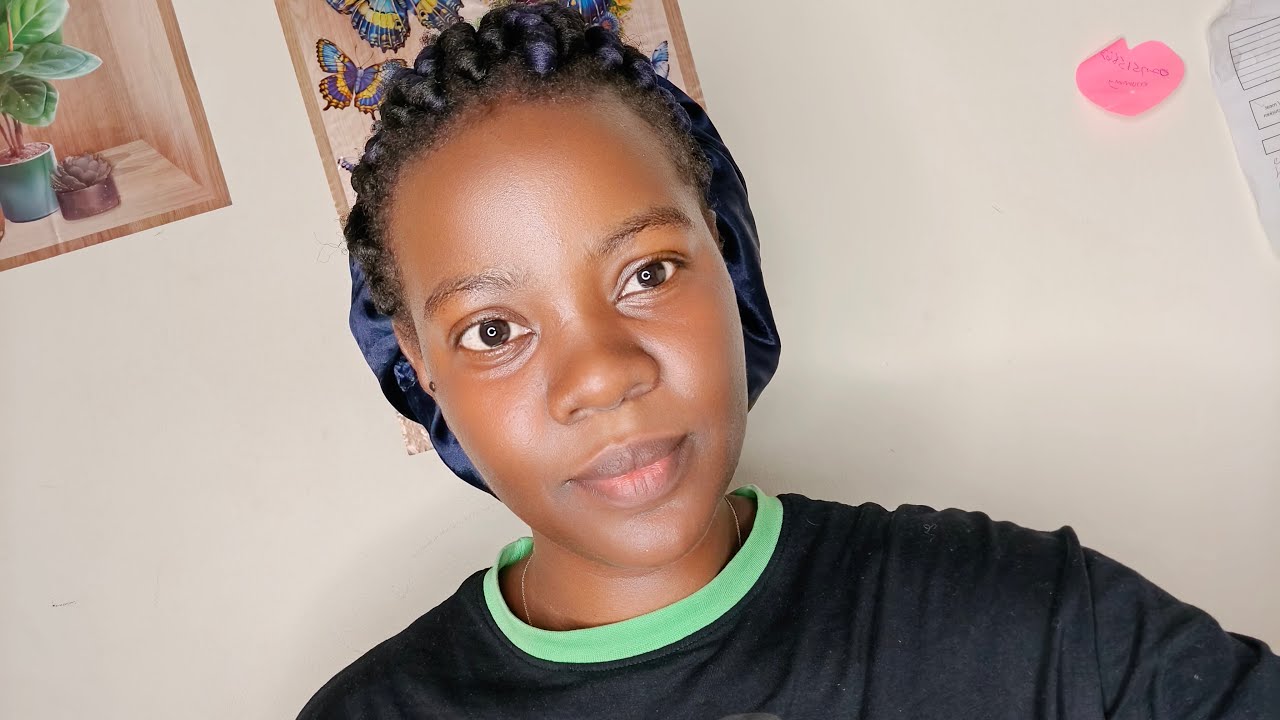 Omukazi omukulu azina akavubuka akato