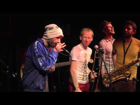 Extra Love - Keep Moving (Live)