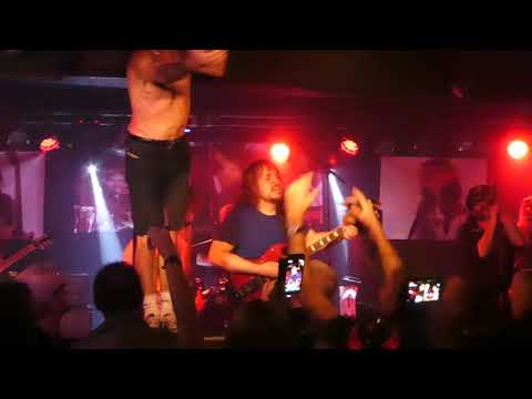 Pure/DC and Tony Currenti - Highway To Hell (Chinnerys, Southend. 26/10/2018)