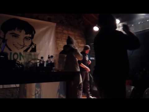 Zesura & Xiker - Telecinco. & Gatom - Ez gabiltz brometan.(Gasteizko Gaztetxea 21/01/17).