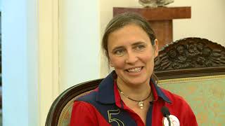 NŐI ARCOK - SKRABSKI FRUZSINA