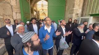 קבלת שבת שמחה במיוחד בהר הבית • פרשת ויצא 🥂 (ישיבת הר הבית) - התמונה מוצגת ישירות מתוך אתר האינטרנט יוטיוב. זכויות היוצרים בתמונה שייכות ליוצרה. קישור קרדיט למקור התוכן נמצא בתוך דף הסרטון