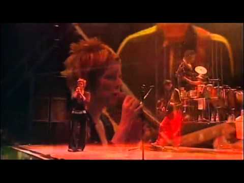 Faithless featuring Zoë Jonhston - Crazy English Summer (Live)