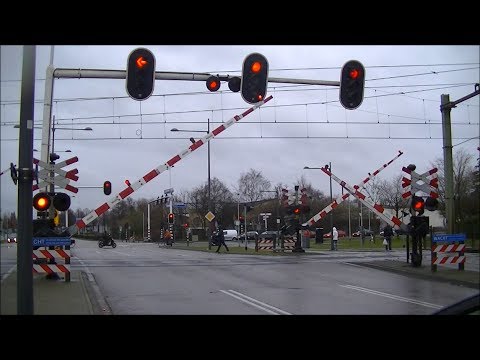 Spoorwegovergang Helmond // Dutch railroad crossing