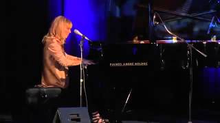 Anne Bisson - Lake  and Palmer