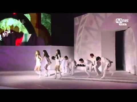 Girl's Generation TTS- Holler @SIA 2014
