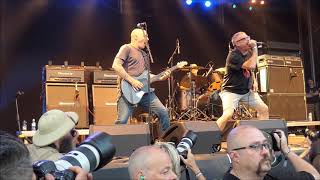 The Descendents - Suburban Home/Everything Sux -Live 2018