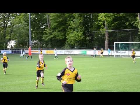 De Ster F5 tegen Born F2 op 11 mei 2015