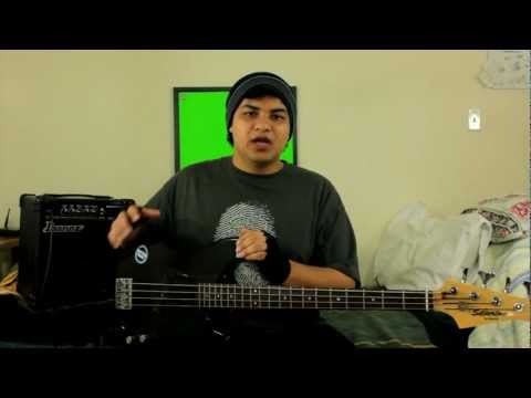 Silvertone Revolver Bass With An EMG P Pickup Demo Revisited