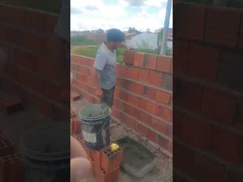 aprendendo a trabalhar de pedreiro