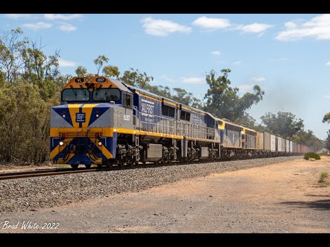 Trackside: A Late Running 9174 Ultima Containers with VL357, VL356, B80 and B74- 18/2/22