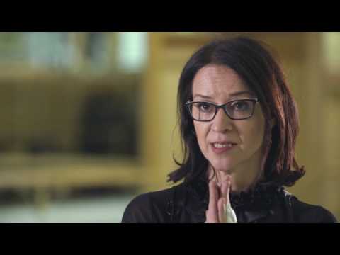 MODERN LÁTVÁNYVILÁGÚ AIDA AZ ERKELBEN