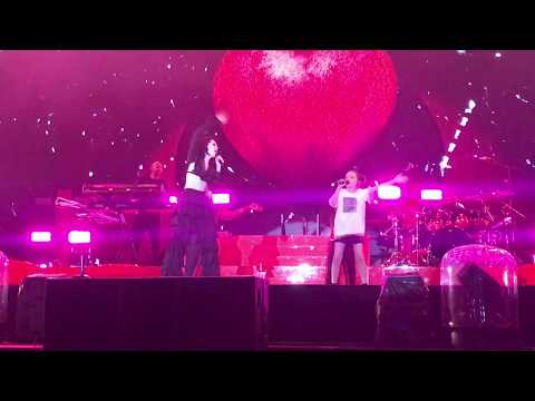 Jessie J sings with a 10 year old girl, Adalia from Cluj-Napoca during Electric Castle 2018