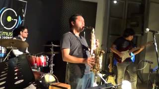 Academia Gmusic Solo Sax Blue Miles Maximiliano Acevedo Jam Session