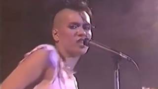 Uomo-Sex-Al Apache - Bow Wow Wow Live 1982