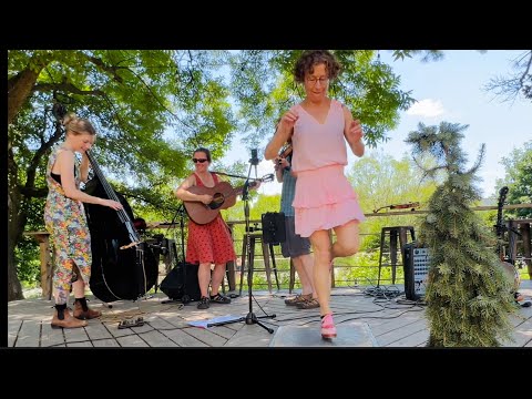 Pink Lady Bird Buckdance - Moonshine joins Max & Maggie old-grass trio at Warp Speed (no warm up!)