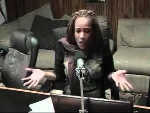 JAMAICAN INTERNET RADIO SHOW HOST CUSSIN A CALLER LIVE!