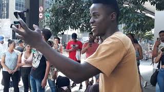 Download Lagu OLHA LEANDRO SILVA CANTANDO ESCUDO🤩NA PAULISTA.(26/03/2023). Thumbnail